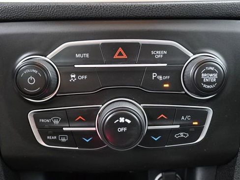 Used 2022 Dodge Charger SXT RWD image 25