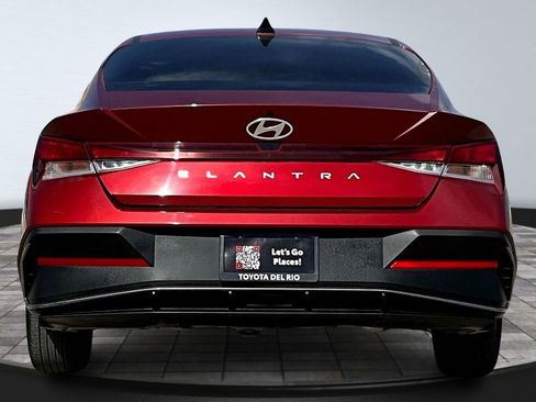 Used 2024 Hyundai Elantra SE image 6
