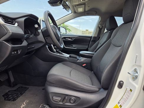 Used 2024 Toyota RAV4 XLE FWD image 27