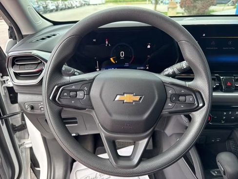 Used 2025 Chevrolet TrailBlazer LT AWD/4WD image 22