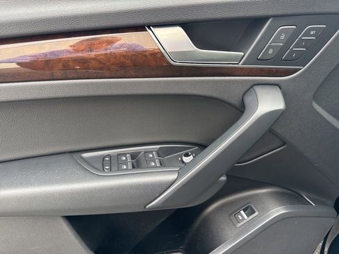 Used 2020 Audi Q5 2.0T Premium w/ Convenience Package image 19