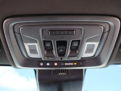 Used 2025 Chevrolet Silverado 2500 High Country w/ Technology Package AWD/4WD image 15