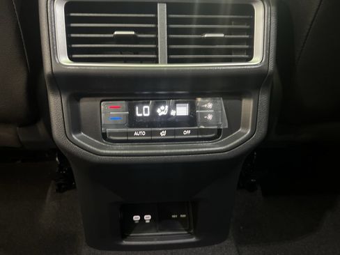 New 2026 Volkswagen Atlas SE image 32