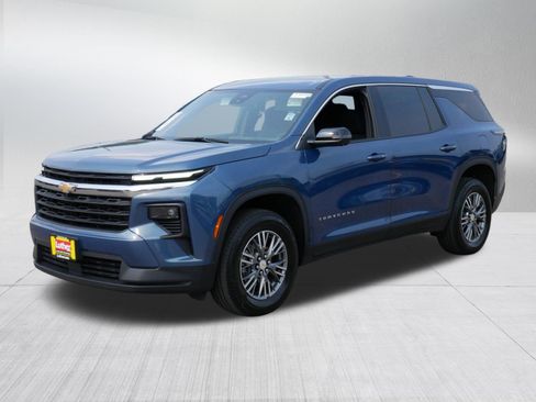 Used 2024 Chevrolet Traverse LS FWD image 3