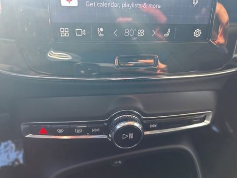 Certified 2025 Volvo XC40 B5 Core image 24