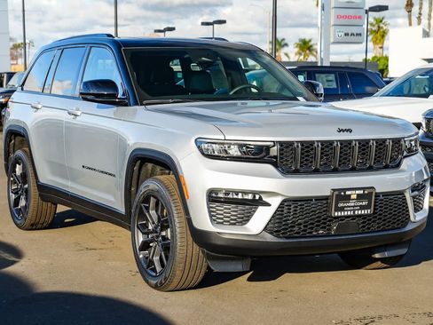 New 2025 Jeep Grand Cherokee Limited image 3