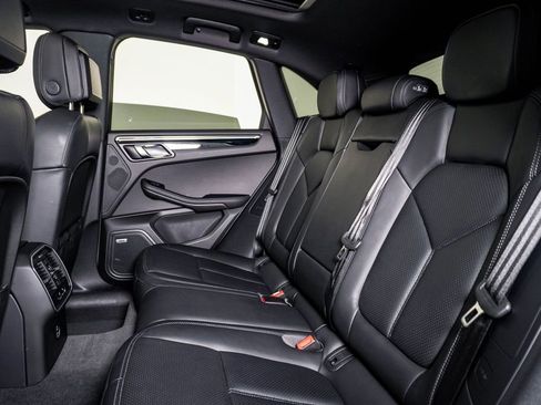Certified 2026 Porsche Macan AWD/4WD image 17