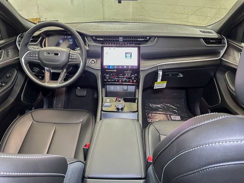 New 2025 Jeep Grand Cherokee Limited w/ Black Appearance Package image 23