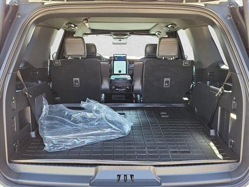 Used 2022 Ford Expedition Platinum image 6