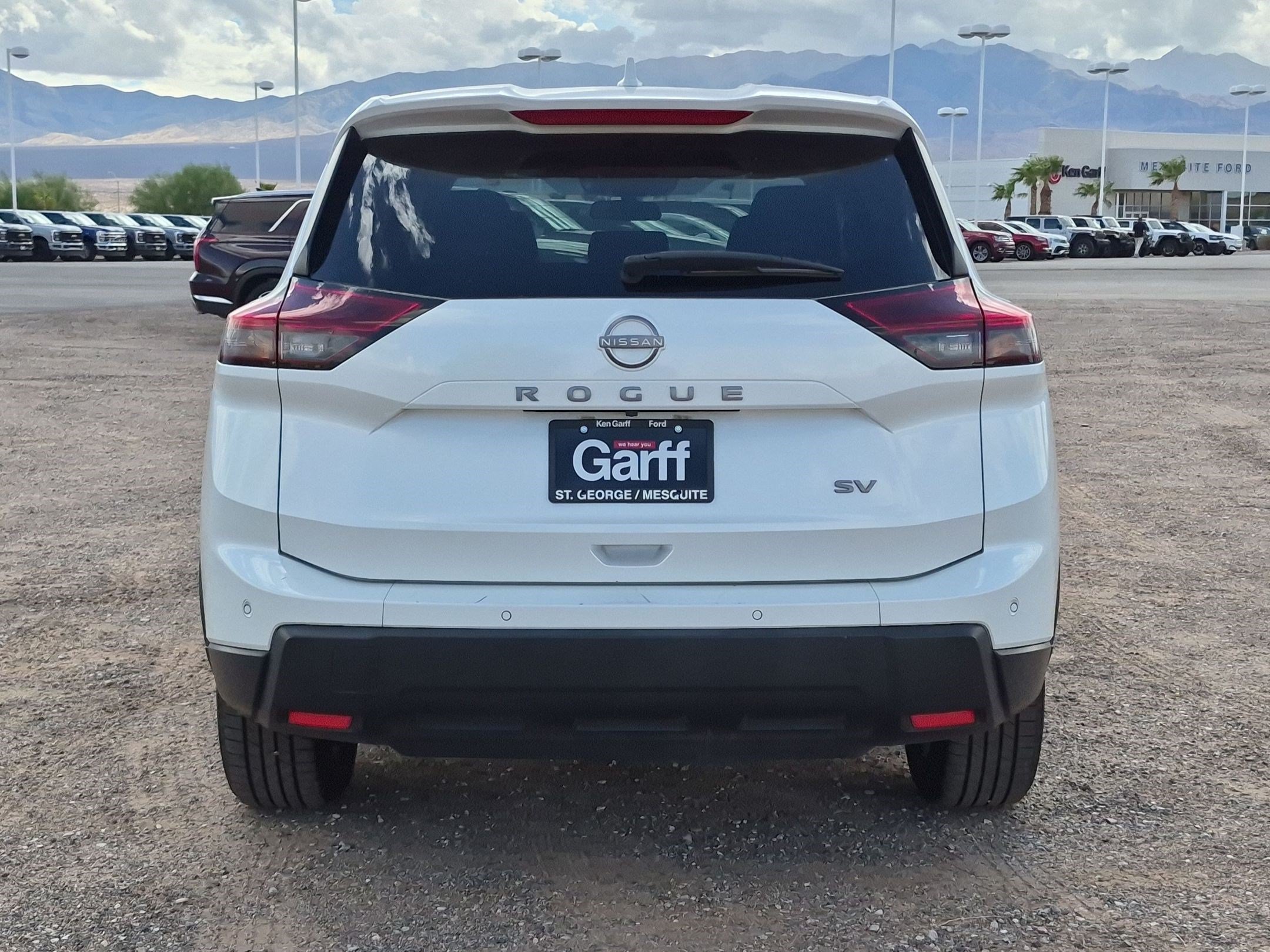 Used 2024 Nissan Rogue SV FWD image 4