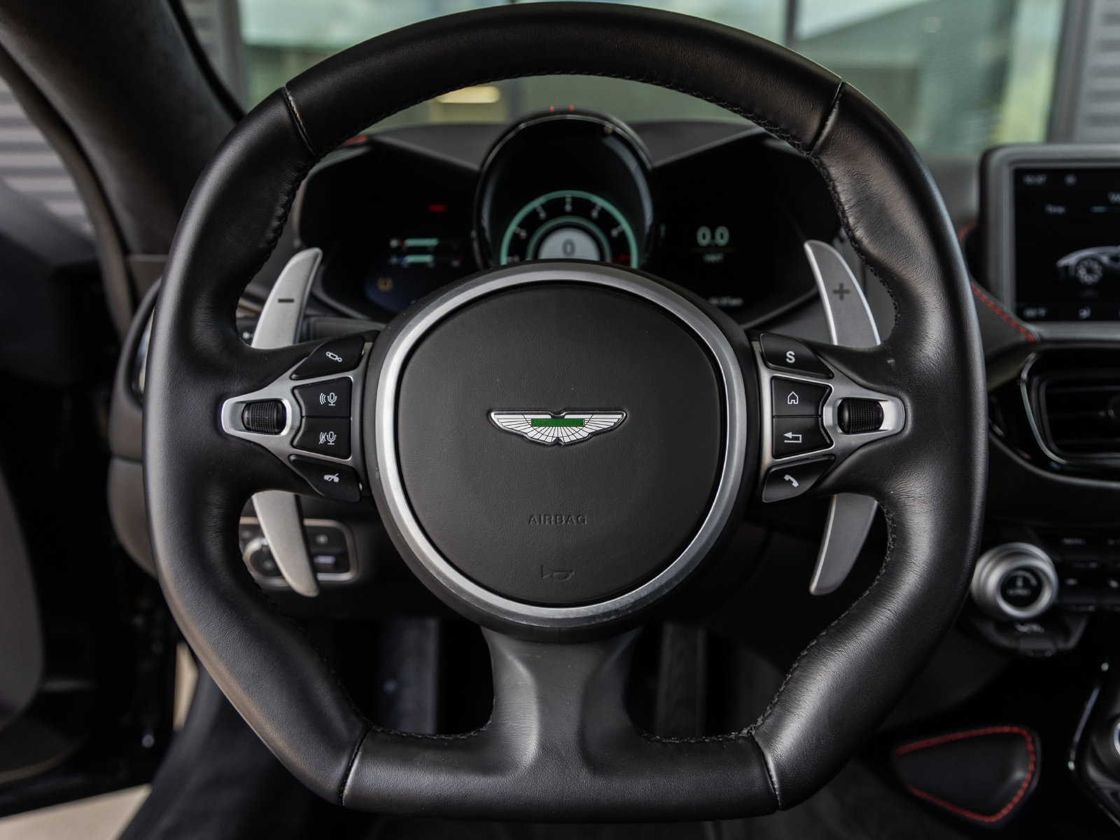 Used 2023 Aston Martin V8 Vantage Coupe RWD image 28