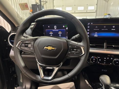 Used 2025 Chevrolet Trax LT w/ Driver Confidence Package image 17