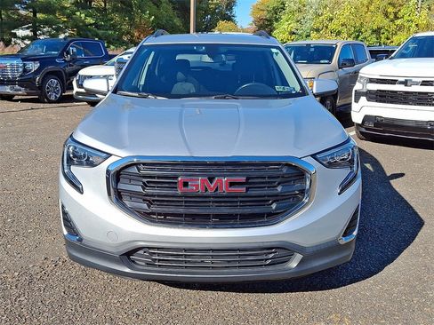 Certified 2019 GMC Terrain SLE w/ Driver Convenience Package image 2