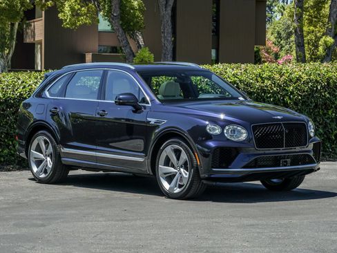 Certified 2024 Bentley Bentayga AWD/4WD image 9