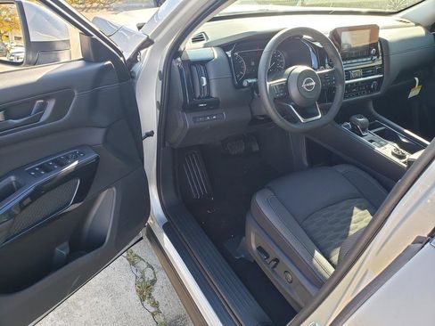 New 2025 Nissan Pathfinder SV w/ Black Appearance Package image 6