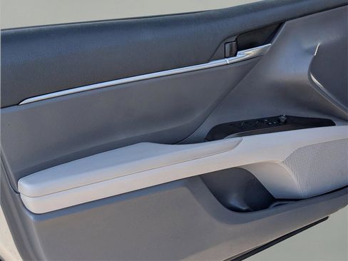 Used 2023 Toyota Camry SE image 13