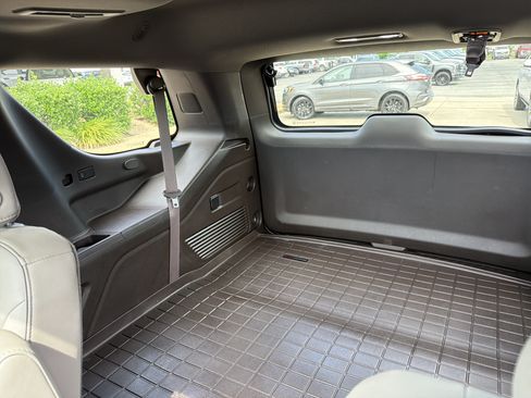Used 2023 GMC Yukon SLT RWD image 24