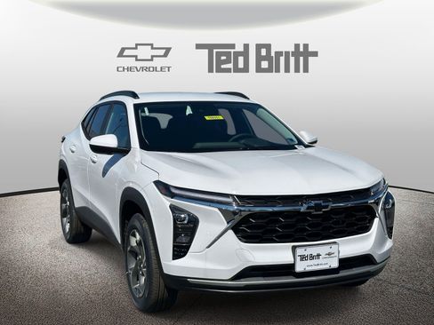 New 2026 Chevrolet Trax LT w/ Driver Confidence Package FWD image 3