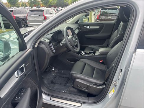 Used 2024 Volvo XC40 B5 Ultimate w/ Protection Package Premier AWD/4WD image 11