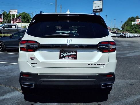 Used 2025 Honda Pilot Black Edition image 19