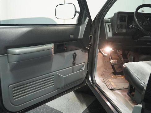 Used 1988 Chevrolet Silverado 1500 2WD Regular Cab image 31