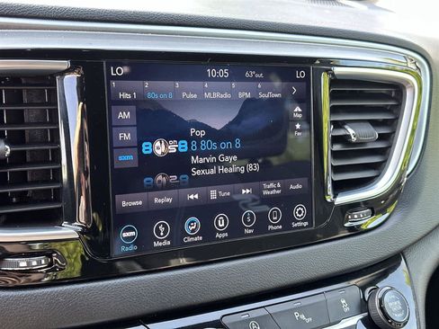 Used 2019 Chrysler Pacifica Touring Plus w/ S Appearance Package image 16