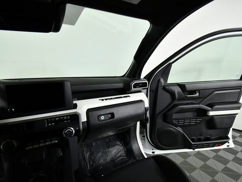 Used 2024 Toyota Tacoma TRD Off-Road image 20