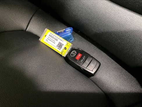 Used 2026 Toyota Corolla Cross XLE w/ Convenience Package image 31