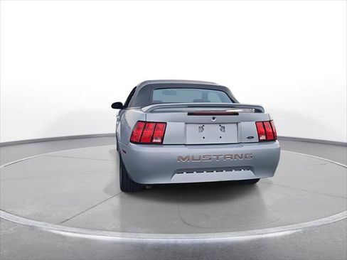 Used 2001 Ford Mustang 2dr Convertible Deluxe image 7