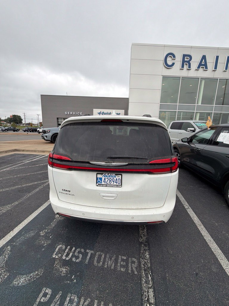 Used 2022 Chrysler Pacifica Touring-L FWD image 7