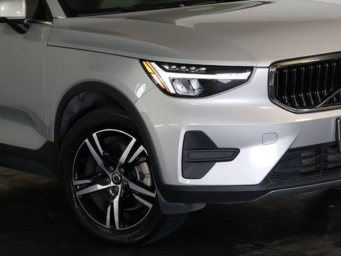 Used 2025 Volvo XC40 B5 Core AWD/4WD image 8