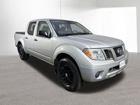 Used 2021 Nissan Frontier SV w/ SV Utility Package AWD/4WD image 3