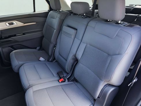 Used 2025 Ford Explorer Active RWD image 27