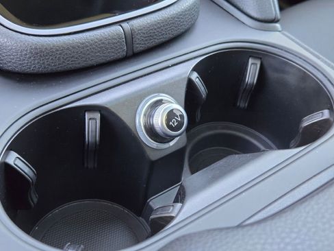 Certified 2025 Porsche Cayenne image 28