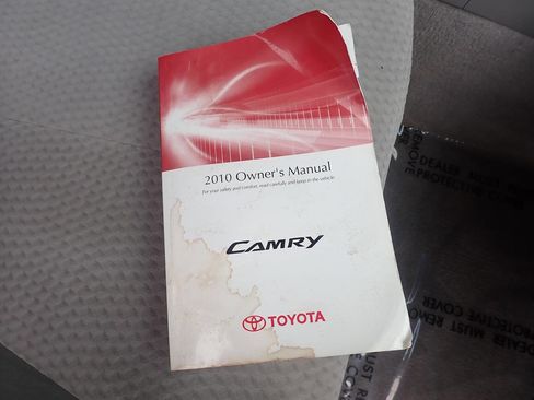 Used 2010 Toyota Camry LE image 28