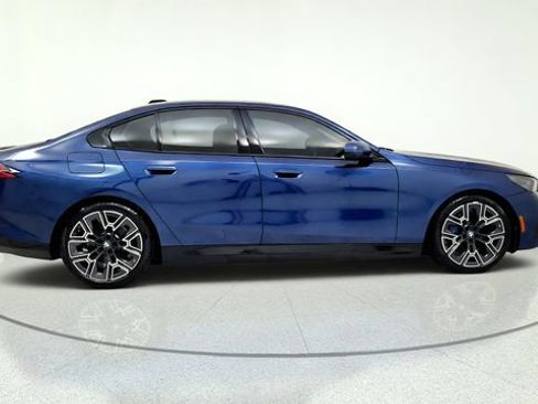 Used 2026 BMW i5 eDrive40 w/ M Sport Package AWD/4WD image 10