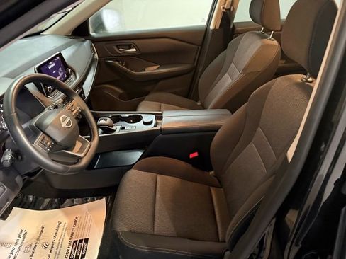 Certified 2025 Nissan Rogue SV image 10