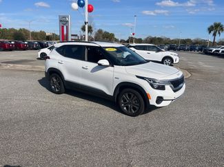 Used 2023 Kia Seltos S video 1
