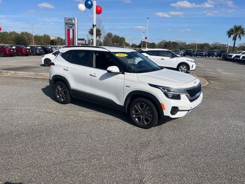 Used 2023 Kia Seltos S image 1