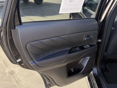 Used 2022 Mitsubishi Outlander LE image 19