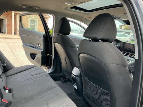 Used 2025 Hyundai Elantra SEL FWD image 23
