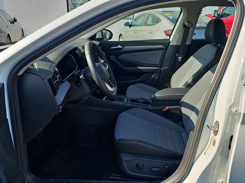Used 2025 Volkswagen Jetta SE image 11