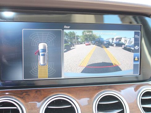 Used 2017 Mercedes-Benz E 400 4MATIC Wagon image 16