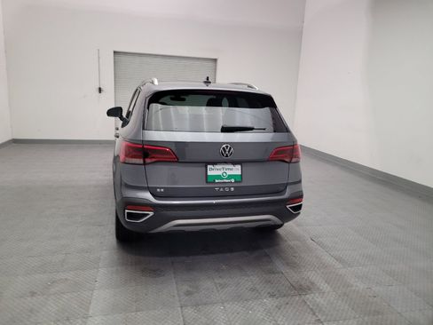 Used 2023 Volkswagen Taos SE w/ Panoramic Sunroof Package FWD image 6