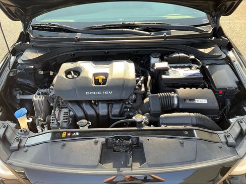 Used 2018 Hyundai Elantra SEL FWD image 28