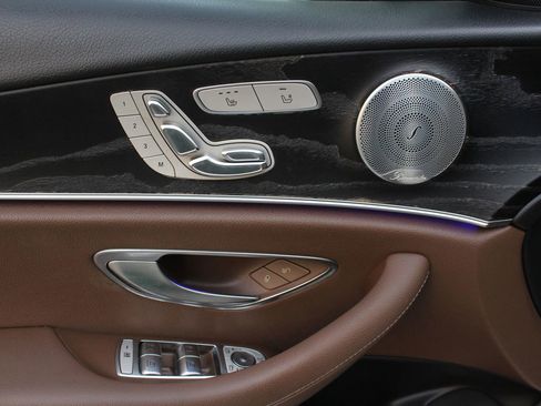 Used 2017 Mercedes-Benz E 300 image 16