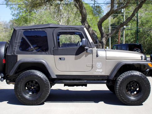 Used 2005 Jeep Wrangler X AWD/4WD image 11