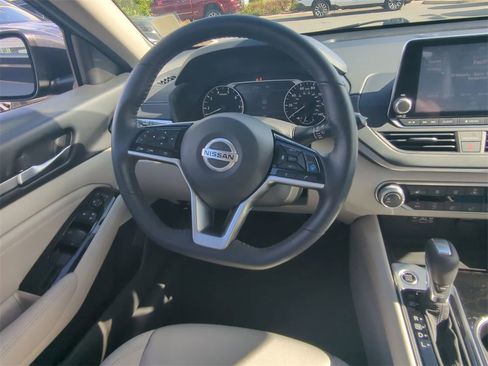 Used 2021 Nissan Altima 2.5 SV w/ SV Premium Package image 16