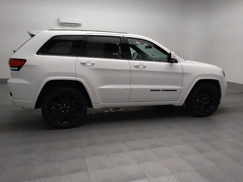 Used 2018 Jeep Grand Cherokee Altitude image 10