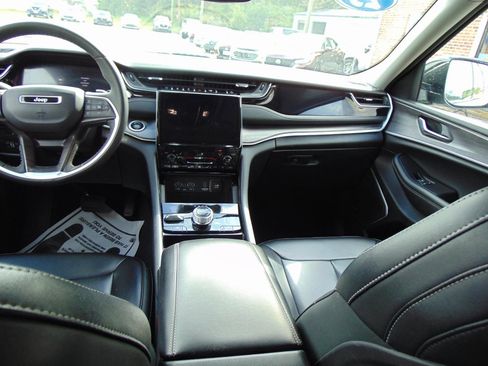 Used 2023 Jeep Grand Cherokee image 18